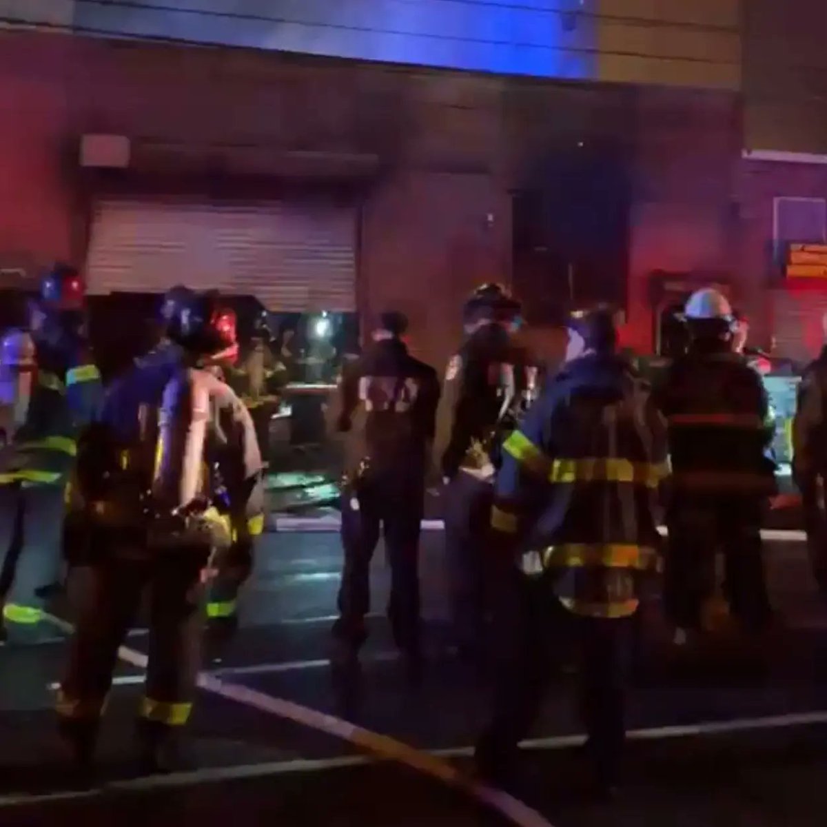 B &amp; F auto repair is on fire.  3 alarm fire and about 4 firefighters are hurt. 
3821 23rd street 
LIC, NY 11101
#licerslic #fire #3alarm #fdny #mechanic #longislandcity #firstresponder #safety #smoke