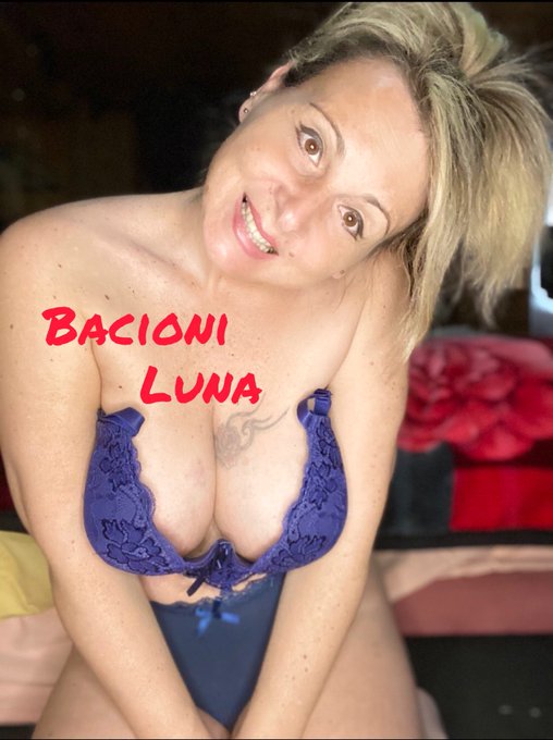 Buon Luned&igrave; amici e amiche❤️un abbraccio🥰 https://t.co/e8Vd032tWV<a href="/tag/mywifeluna"class="tags"><span>#mywifeluna</span></a>
