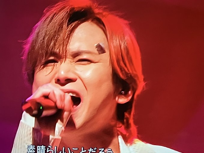Cdtvライブライブでkinkikids堂本光一のおでこについてる銀の紙が話題 画像で検証 Nn Media
