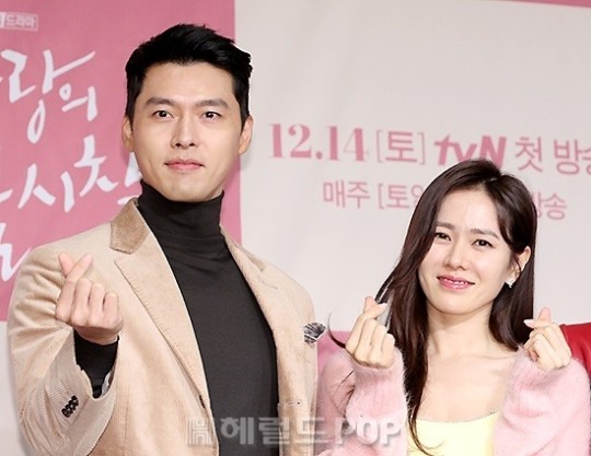 serineblack's tweet photo. OK VAST CONFIRMED: "#HyunBin was with #SonYejin when she gave birth. He is currently in Korea."

It was said that Hyun Bin could not be with her as he stayed in Mongolia for the filming of the movie Harbin. This turned out to be not true. ❤️ #binjin

🔗https://t.co/2UOl1WgzS8 https://t.co/CTZhQtrKDY