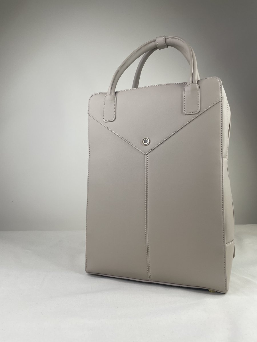 carterbags's tweet photo. Trying to make it with no investment means late nights, being smart about which risks to take, constantly reinvesting sales, and being skint for a few years... and then crossing your fingers that it will have all been worth it. https://t.co/NG4aFP87Qe
