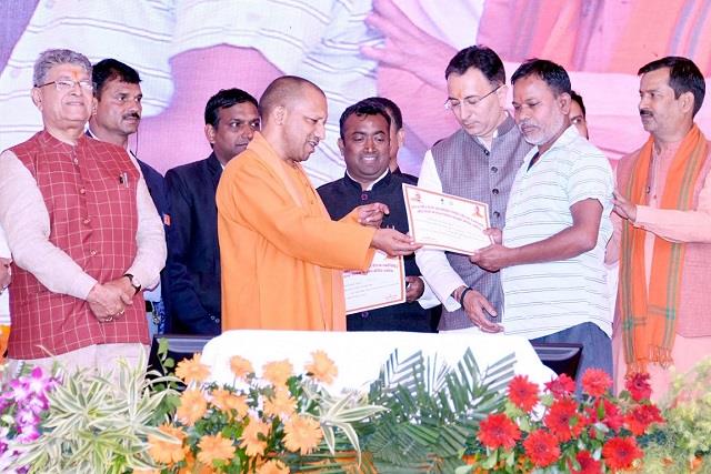 punjabkesari's tweet image. अयोध्या को दुनिया की सर्वोत्तम नगरी बनाएंगें, इसके विकास में नहीं होगी पैसे की कमीः योगी आदित्यनाथ
m.up.punjabkesari.in/uttar-pradesh/…

#Ayodhyanews #Ramtempleconstruction #YogiAdityanath #SamajwadiParty #BSP #BJP #developmentofAyodhya #therewillbenoshortag