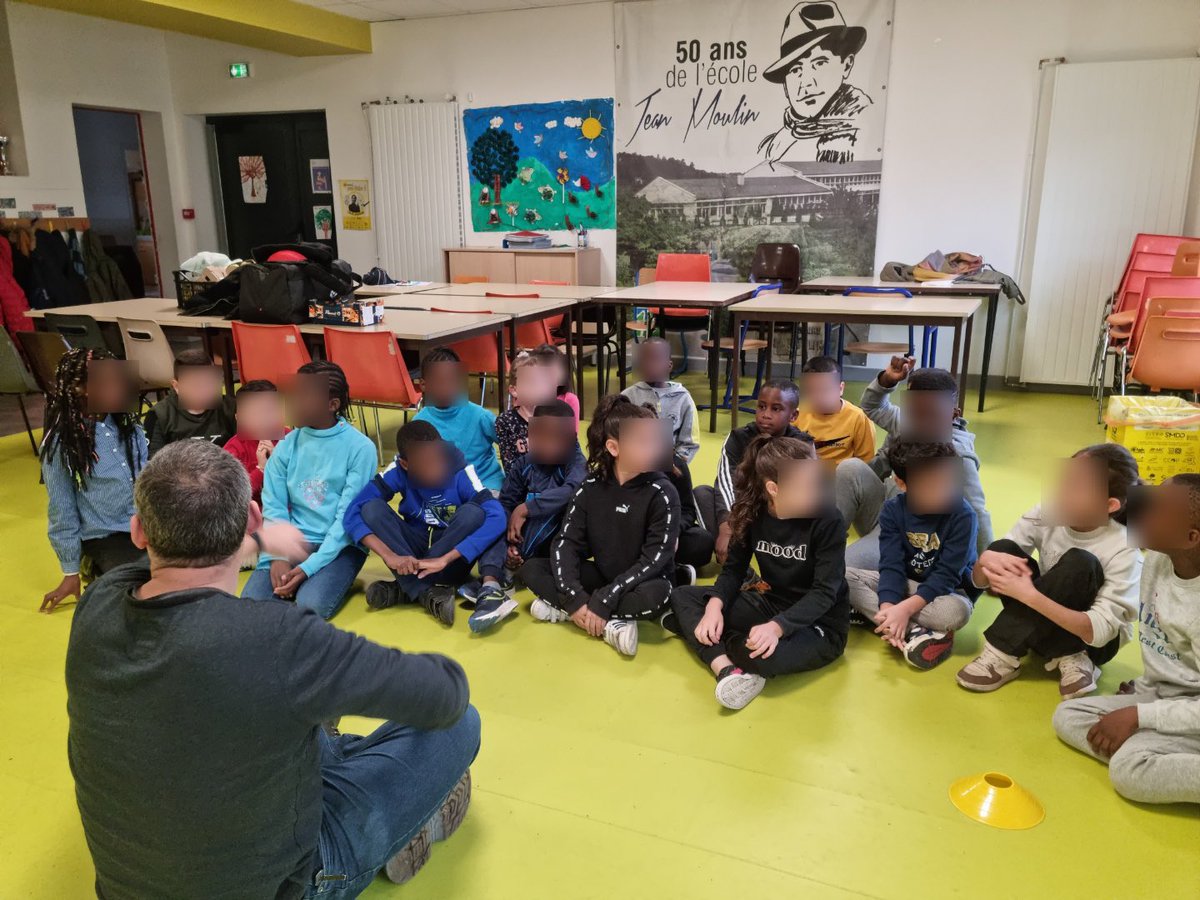 Bravo à #NogentsurOise qui a organisé une semaine <a href="/Vivons_en_Forme/">VIF</a> du 21 au 25 nov dans le cadre des actions du Programme de Réussite Éducative!👏Au programme :
- des ateliers autour de l’équilibre alimentaire , de l’éveil des sens, de réveil musculaire +débats avec les parents😀