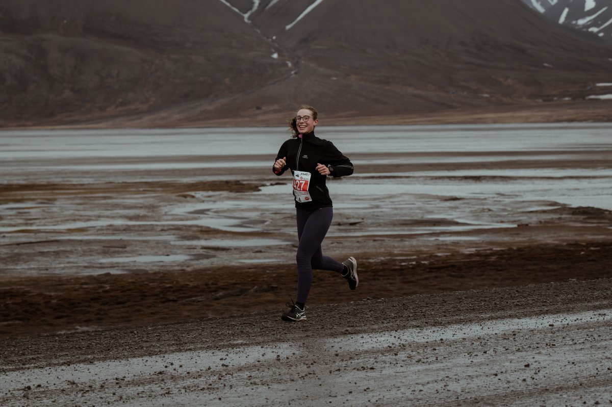 runningnl2's tweet photo. In de derde aflevering van onze rubriek hardloopavonturen uit het buitenland vertelt Iris de Ruiter over de halve marathon van Spitsbergen, de noordelijkste ter wereld.
https://t.co/eUVZhTanMj
#hardlopen #spitsbergen #runningnl #halvemarathon https://t.co/ZjD7qYz9zb