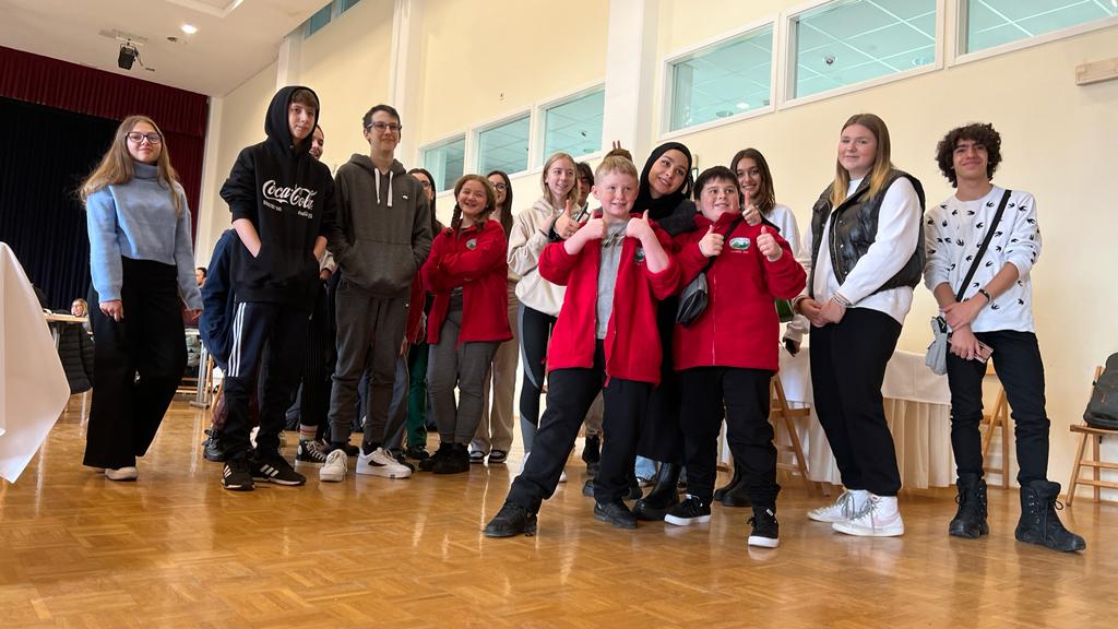 CyfarthfaHigh's tweet photo. It's great to see our young people getting to know their new international friends. #WorkingForPeaceTogether #CyfarthfaFamily #TeuluCyfarthfa @int_links @konyasblweb @NantYParcSchool https://t.co/CaYmKO6EhX