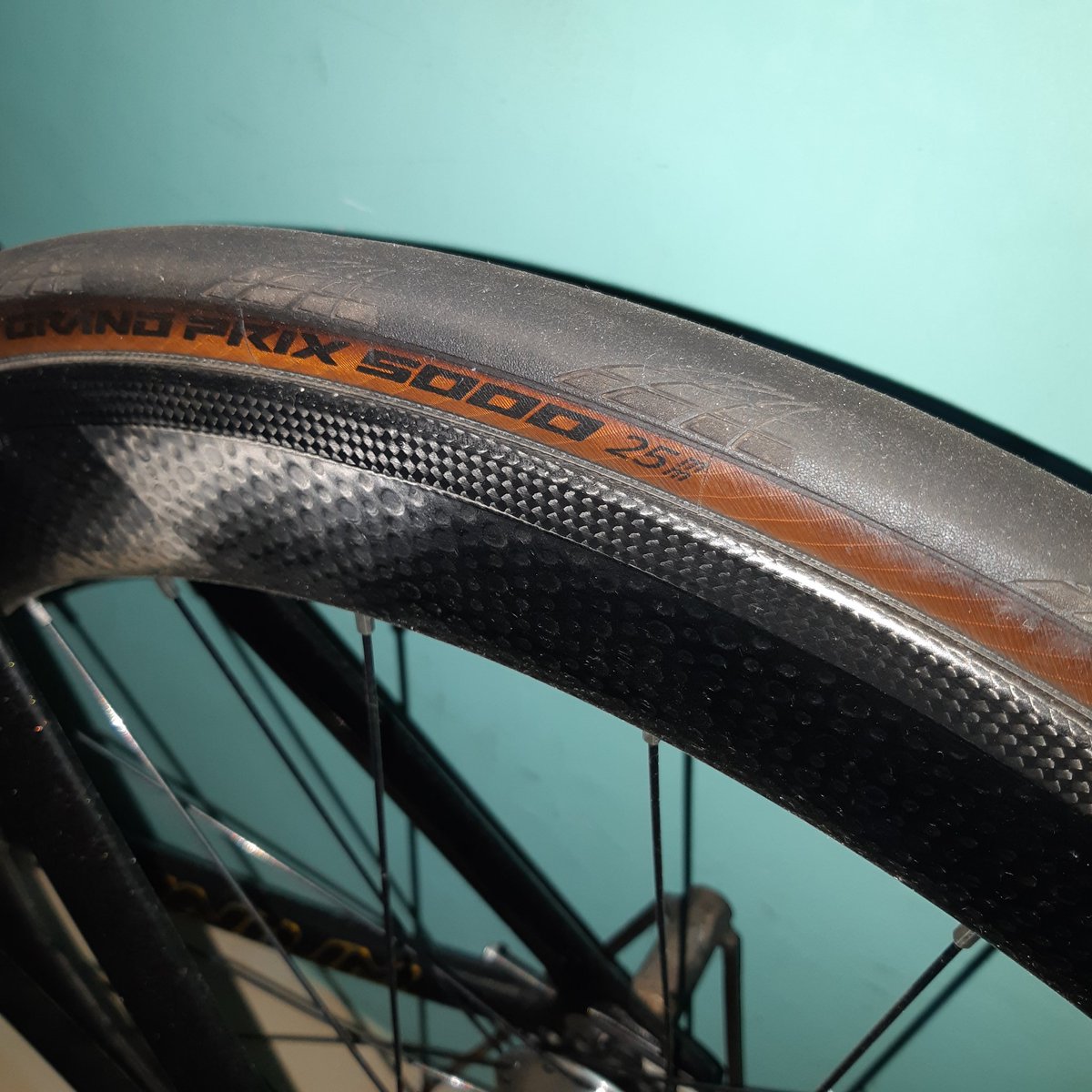 RyshakaP's tweet photo. WTS ban continental gp 5000 +ban dalam maxxis (25C) kondisi 90% mulus ga ada yg robek 1.3 aja minat inbox aja #fnfjb @FnFjb @FnFBdg @FixieJuBel @esacreza @fixieaks @AlcatrazTrack @trackcyclery https://t.co/zJQjFNQjZm