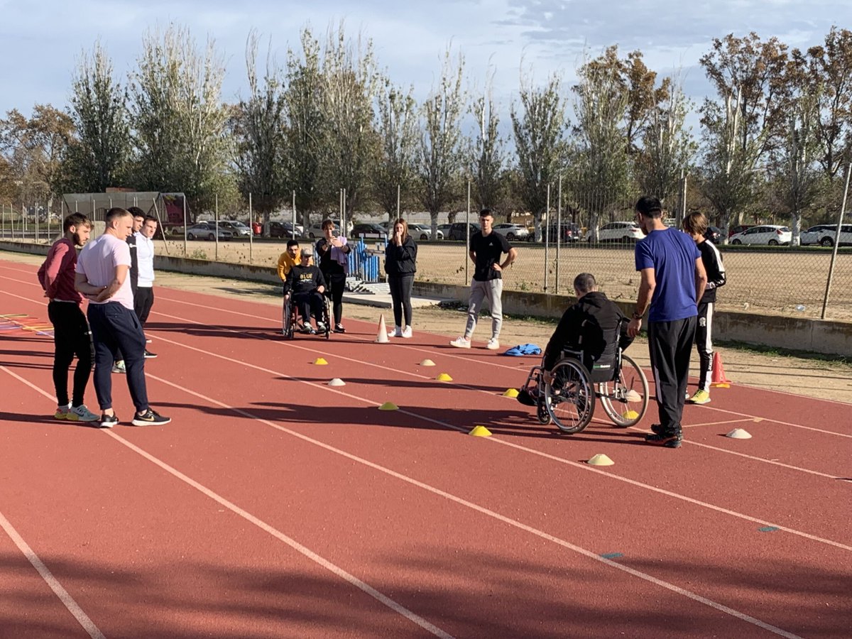 EUSES_Oficial's tweet photo. Interessant activitat d'atletisme adaptat per part dels estudiants de 3r de CAFE del Campus de Terres de l'Ebre dirigida als usuaris del Centre Residencial La Duna 👏💪
📲 Més informació en el següent enllaç https://t.co/DlfMS72LOJ
#EusesTE https://t.co/7m4j3SmMvv