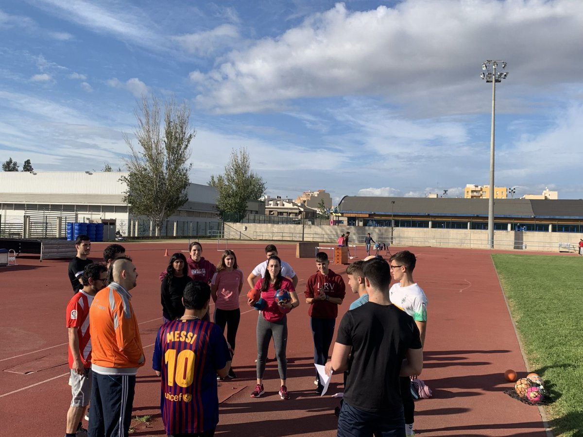 EUSES_Oficial's tweet photo. Interessant activitat d'atletisme adaptat per part dels estudiants de 3r de CAFE del Campus de Terres de l'Ebre dirigida als usuaris del Centre Residencial La Duna 👏💪
📲 Més informació en el següent enllaç https://t.co/DlfMS72LOJ
#EusesTE https://t.co/7m4j3SmMvv