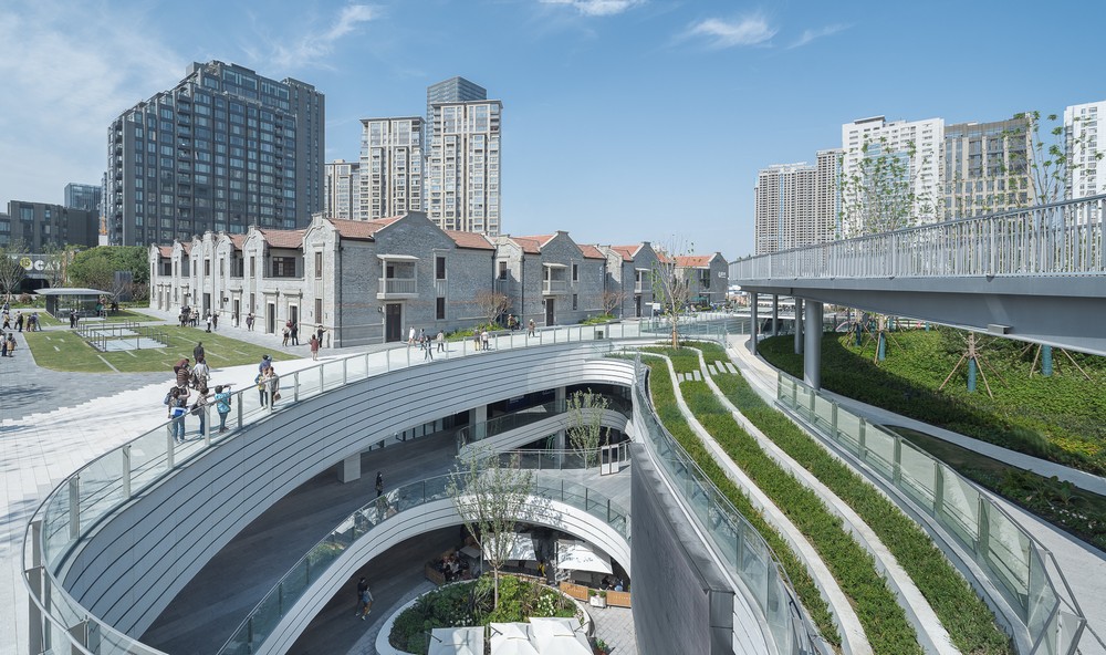 e_architect's tweet photo. Shanghai Suhe MixC World blurs boundaries between the city’s past, present and future. Kokaistudios’ project’s starting point was rethinking commercial spaces
https://t.co/YvXClcJcKW
#Shanghai #China #MasterPlan #MixedUseComplex #Architecture https://t.co/XuJL8NrsYv