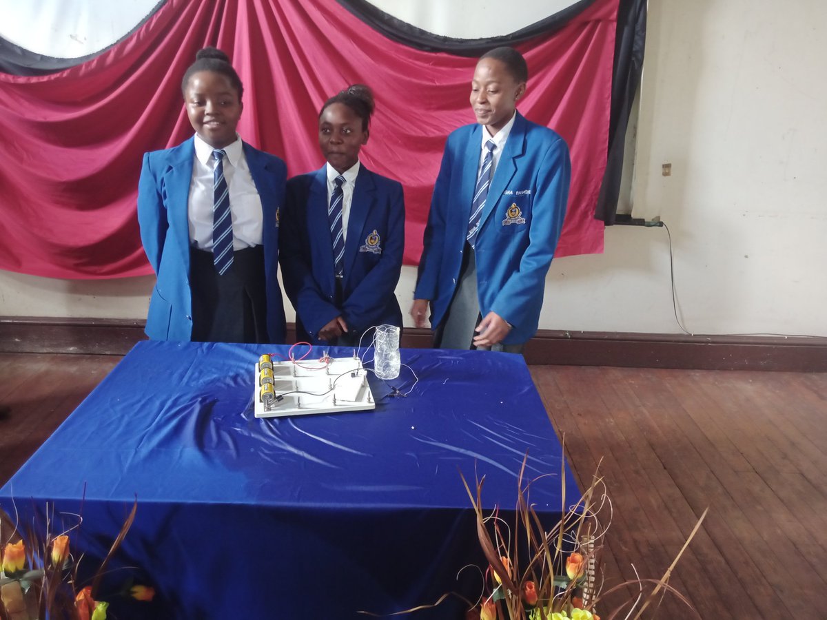 YoungLeadersAc1's tweet photo. Stemitize the girl child .Stem exhibition held on the 25 th Nov 2022.Matopo high..Townsend high..Academic advantage college.@DeltaCorpZim  @econetzimbabwe  @ppczimbabwe  @OldMutualZW  @CaledoniaMining  @Zimplant https://t.co/6xqWH2s4gv