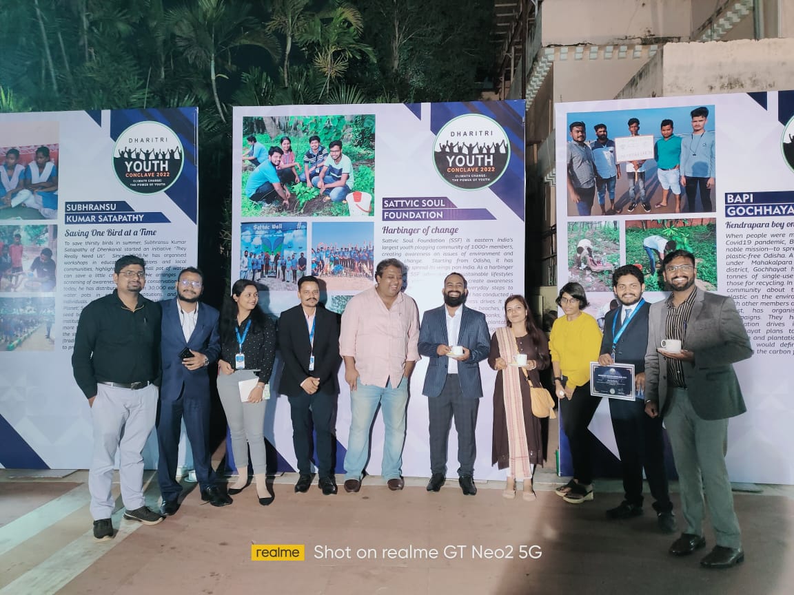 Thank you <a href="/SujitBakul/">Sujit Mahapatra</a> sir for all your motivational words throughout the conclave🙌Our team <a href="/SATTVIC_SOUL/">Sattvic Soul Foundation</a> is much more inspired from you &amp; your <a href="/BakulFoundation/">Bakul Foundation</a> 🙏 Let's together fought for #ClimateEmergency #ClimateCrisis #dharitriyouthconclave2022
<a href="/DharitriLive1/">Dharitri Live</a> <a href="/SatpathyLive/">Tathagata Satpathy🌶️</a>
