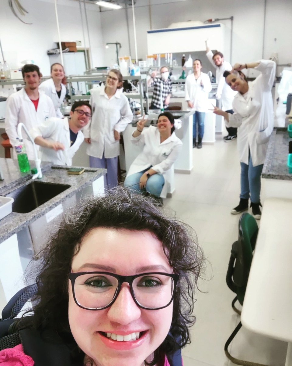 carolasotam's tweet photo. Hello, @LatinXChem I'm Prof. Carolina Matos Jauris! Our group @gqmate_ is working on the development of sustainable nanomaterials. My students are presenting their posters in  #LatinXChem22. We are looking forward to meeting you all!!👩‍🔬 https://t.co/NC7mBoKOg2