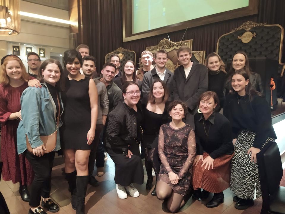 JMU_EUPS's tweet photo. Happy Thanksgiving!
The JMU staff in Florence have a tradition to spend the holiday with the US students.
Wishing everyone a safe and healthy holiday!
#eups #jmu #italy #florence #sif #studyabroad https://t.co/3sshHFyYEi