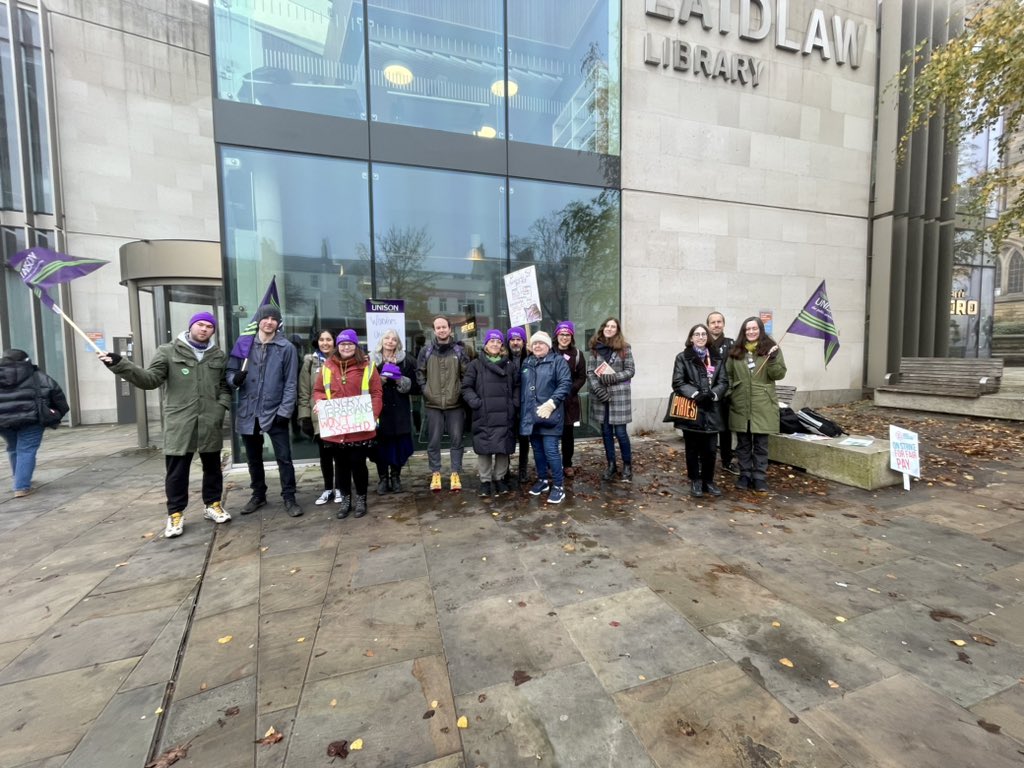 Day 3 of picketing. #AngryLibrarians back for the 20th strike day this year! @UoLUnison #Solidarity #wereworthmore #uolstrike #unisonstrike #OneOfUsAllOfUs