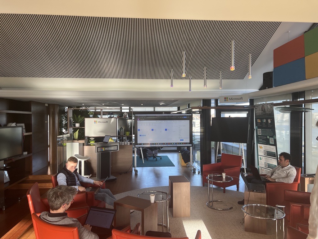 SYD_DigitalCare's tweet image. 👀 La semaine dernière, direction les locaux du lab expérience @Microsoft à #Nantes pour animer un atelier &quot;#AppInDay&quot; aux côtés du GROUPE Y NEXIA !

Au programme, conception d&apos;applications métiers grâce à la #powerplateform Microsoft.

#PowerApps #automation #Dynamics365 #D365