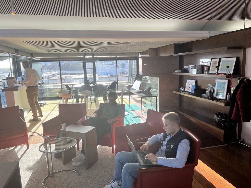 SYD_DigitalCare's tweet image. 👀 La semaine dernière, direction les locaux du lab expérience @Microsoft à #Nantes pour animer un atelier &quot;#AppInDay&quot; aux côtés du GROUPE Y NEXIA !

Au programme, conception d&apos;applications métiers grâce à la #powerplateform Microsoft.

#PowerApps #automation #Dynamics365 #D365