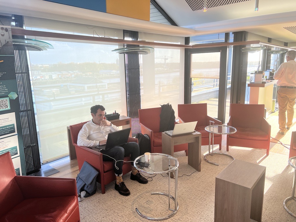 SYD_DigitalCare's tweet image. 👀 La semaine dernière, direction les locaux du lab expérience @Microsoft à #Nantes pour animer un atelier &quot;#AppInDay&quot; aux côtés du GROUPE Y NEXIA !

Au programme, conception d&apos;applications métiers grâce à la #powerplateform Microsoft.

#PowerApps #automation #Dynamics365 #D365