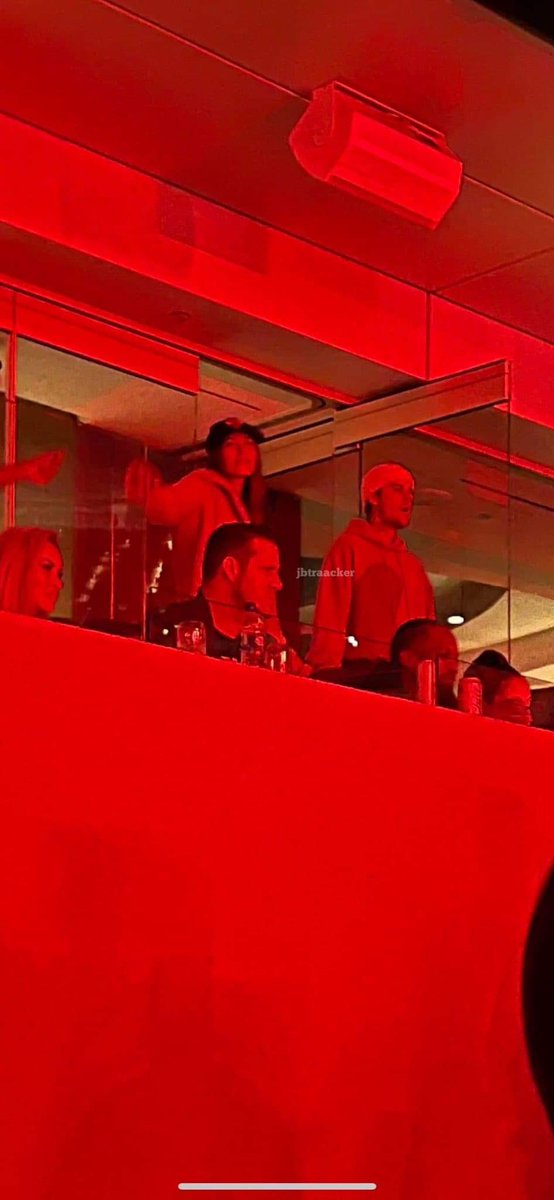 Olixviaa's tweet image. Justin Bieber with Hailey Bieber were at the weeknd’s concert!