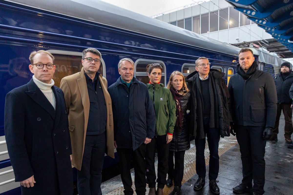 We, the Ministers of Foreign Affairs from 🇪🇪🇫🇮🇮🇸🇱🇻🇱🇹🇳🇴🇸🇪, are in Kyiv today in full solidarity with Ukraine. Despite Russia's bomb rains and barbaric brutality Ukraine will win!