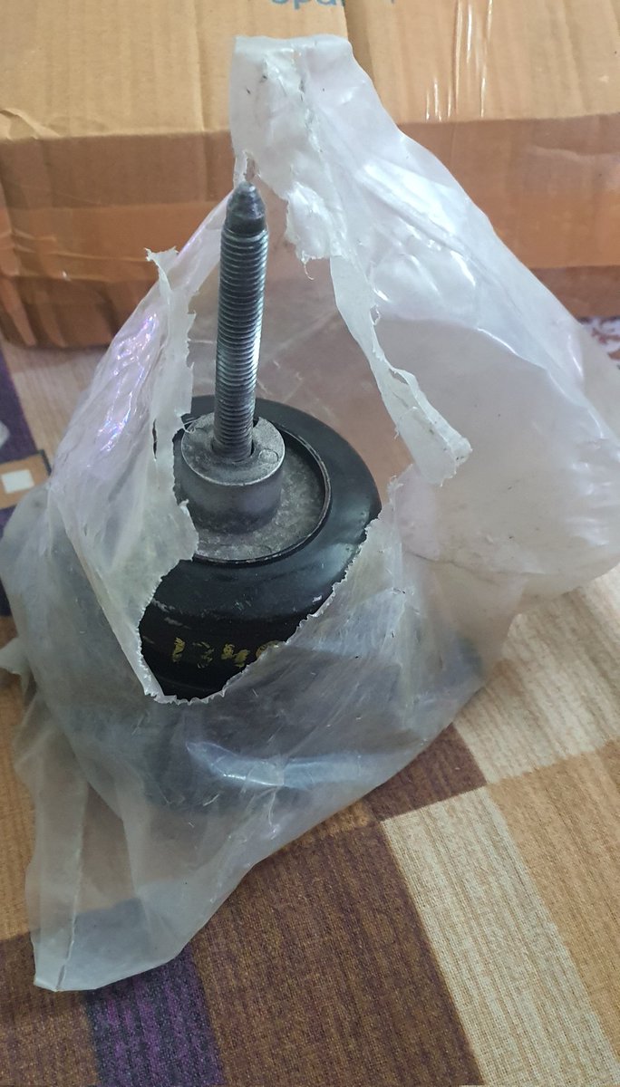 prettyiish's tweet photo. @boodmo_In why #boodmo spreading lies and selling fake used products to customers. Where was your QC when you shipped it to customer. There was no OEM packaging so just refund my money back https://t.co/h98cTjSFkP