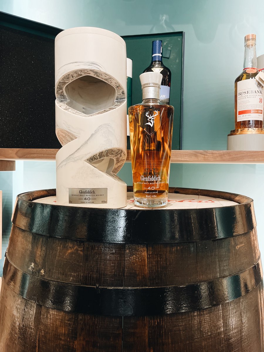 Time ReImagined. A whisky that's been bottled over 40 years, with a story that's been told in the bottle for four decades. @glenfiddichdistillery

#whisky #whiskiesofinstagram #whiskyfun #instawhisky #whiskyph #whiskynerd #glenfiddich #glenfiddichwhisky #glenfiddich40yearold  ...