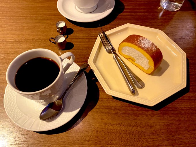 コウちゃんとずっとずっと行きたかったカラオケ行けて満足ー!茶もしばいた 