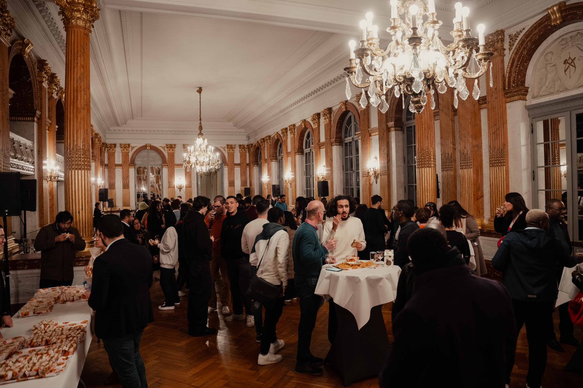 YChangeMaker's tweet image. Après l’inspiration vient le networking. 🥂🤝

Merci à notre deejay @MsterDream pour la musique. 🕺
—

Na inspiratie komt netwerken. 🥂🤝

Met dank aan onze deejay @MsterDream voor de muziek.🕺

📍@parlbruparl 

📸 @romanlaschov