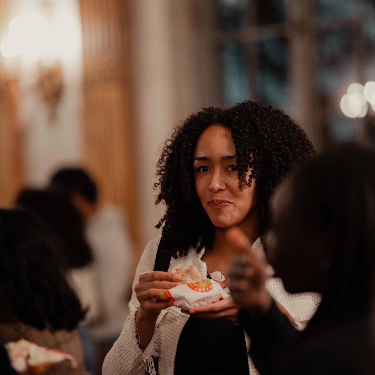 YChangeMaker's tweet image. Après l’inspiration vient le networking. 🥂🤝

Merci à notre deejay @MsterDream pour la musique. 🕺
—

Na inspiratie komt netwerken. 🥂🤝

Met dank aan onze deejay @MsterDream voor de muziek.🕺

📍@parlbruparl 

📸 @romanlaschov