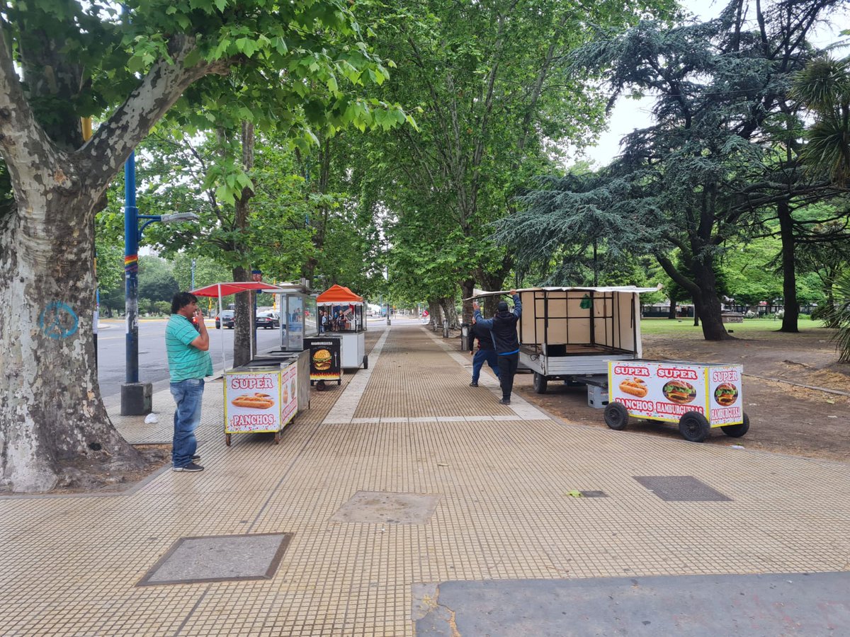charlywalker's tweet photo. #AHORA protesta en la muni https://t.co/l1K852XGTk