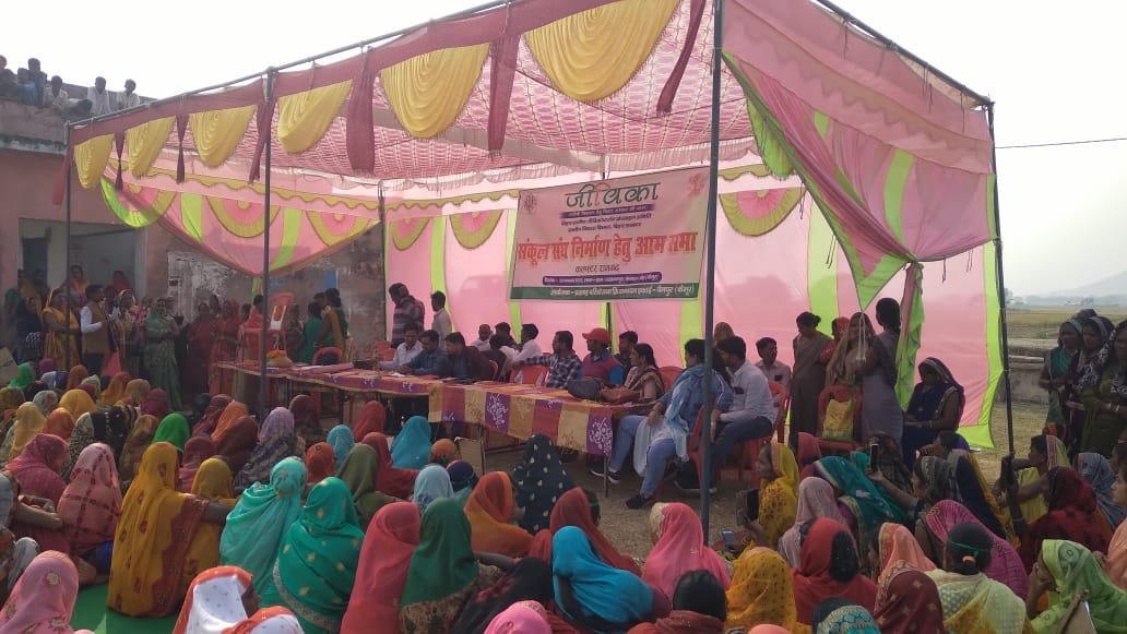 brlps_kaimur's tweet photo. General Body Meet for CLF formation was organised today in Laxmanpur Village, Merh Panchayat, Ramgarh Cluster, Chainpur Block.
Upkar JEEViKA Mahila CLF was formed today in presence of IBCB manager, BPM Chainpur, and BPIU staff.
#IBCB #Kaimur #BRLPS #JEEViKA #Chainpur https://t.co/zmQsVJjtdJ