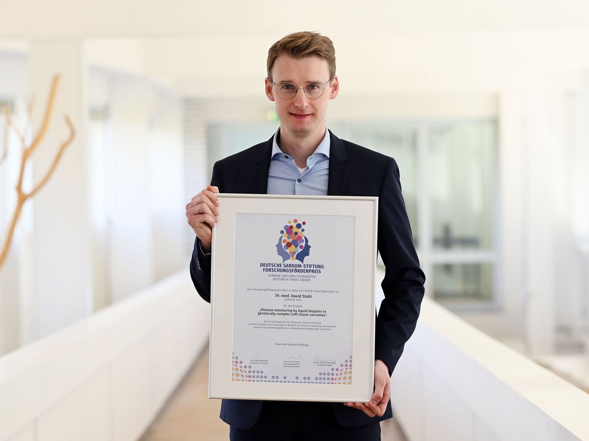 Forschungsförderpreis der @sarkomstiftung für Dr. David Stahl von der #Uniklinik #Köln. Herzlichen Glückwunsch! uk-koeln.de/uniklinik-koel…