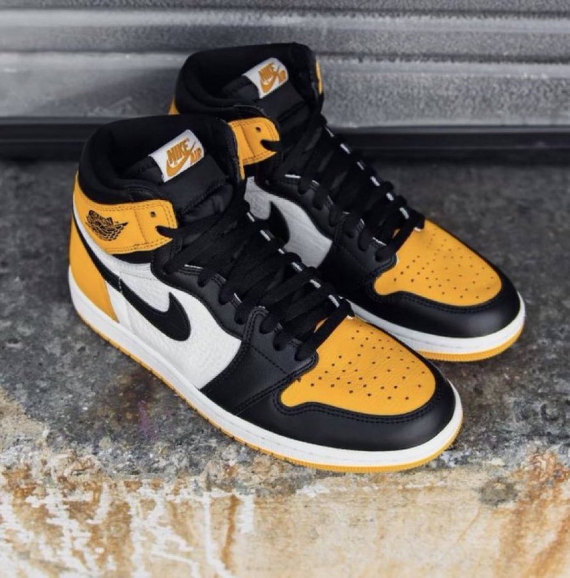 SNKR_TWITR on X: