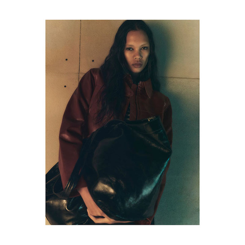 designscene's tweet photo. Photographer #HannaTveite teams up with #JordanDaniels for #MassimoDutti’s latest Fall Winter 2022 story
