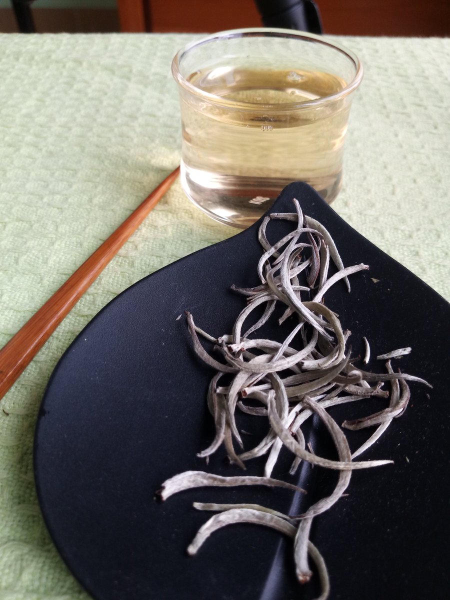 tokoteh's tweet photo. Warna seduhan yg menarik dan sudah tentu rasa bunga nya sangat terasa pada setiap seduhan #whitetea #indonesiatea #seduhtea https://t.co/AJW0RUhvjz