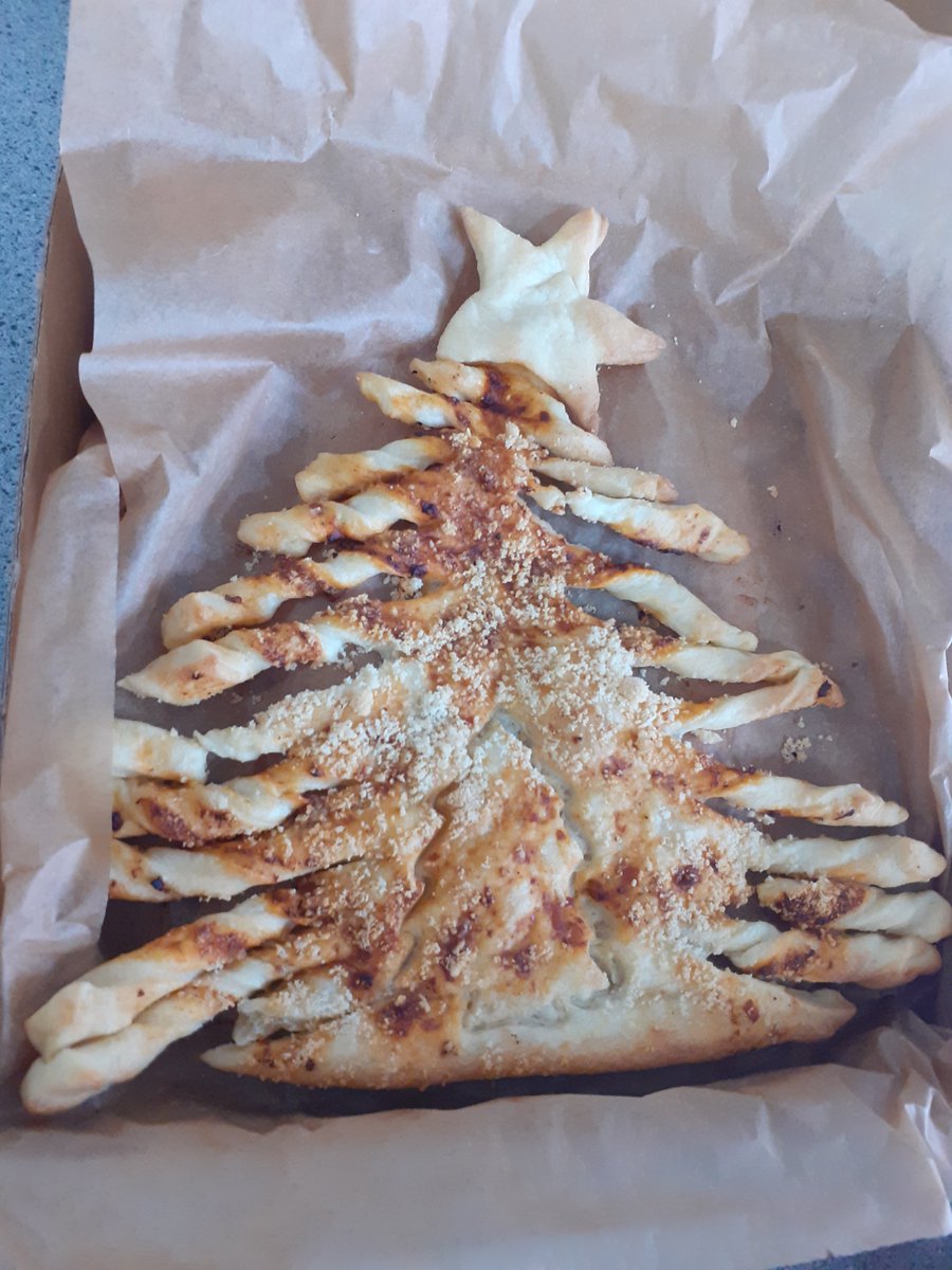 Tranby_Food's tweet photo. Our @Tranby_school  Year 10 GCSE Food and Nutrition pupils have been getting into the festive spirit by creating edible wreaths and trees 🌲 #Christmas #food #pastry https://t.co/YX0dRlXWrQ