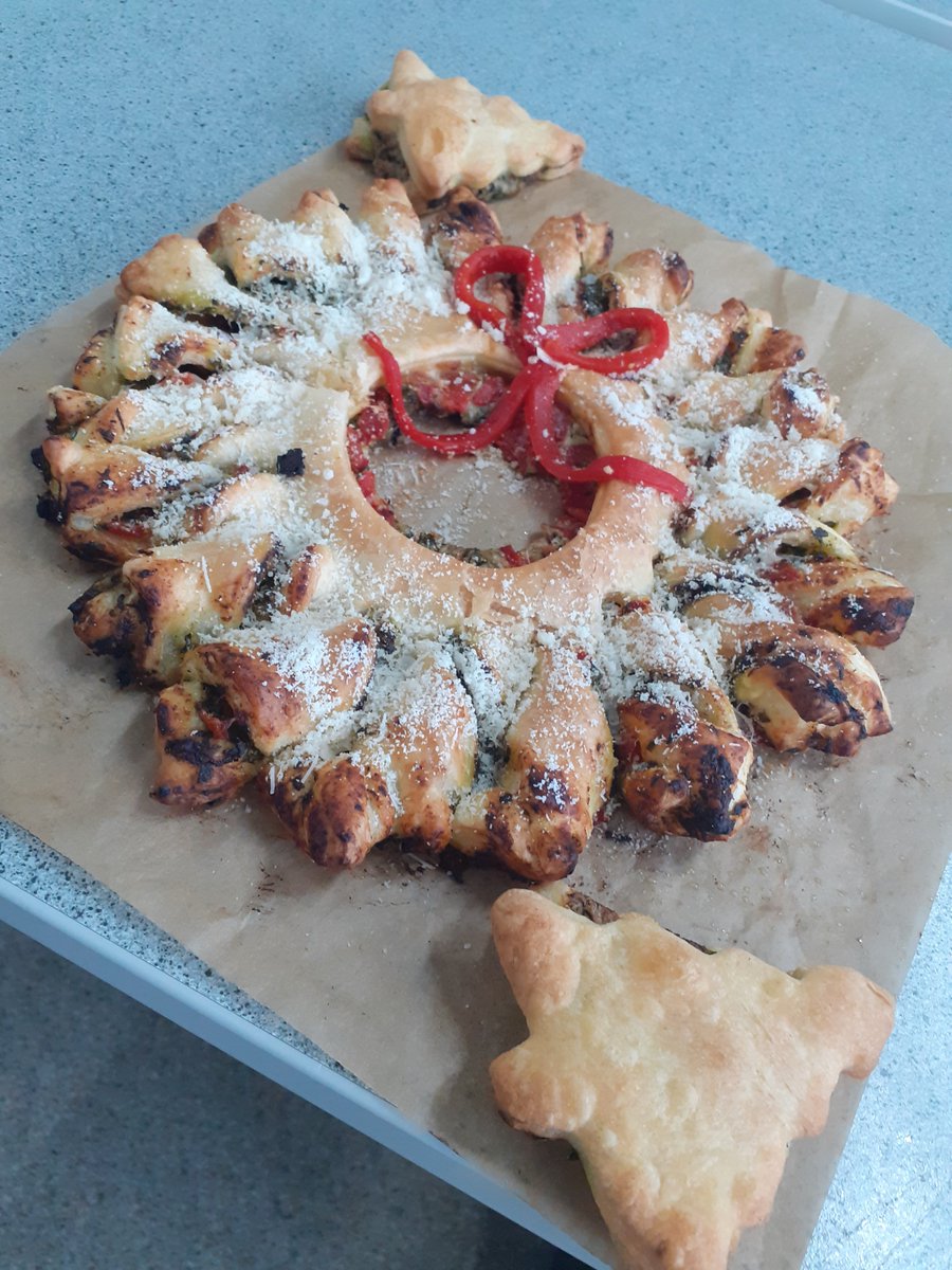 Tranby_Food's tweet photo. Our @Tranby_school  Year 10 GCSE Food and Nutrition pupils have been getting into the festive spirit by creating edible wreaths and trees 🌲 #Christmas #food #pastry https://t.co/YX0dRlXWrQ