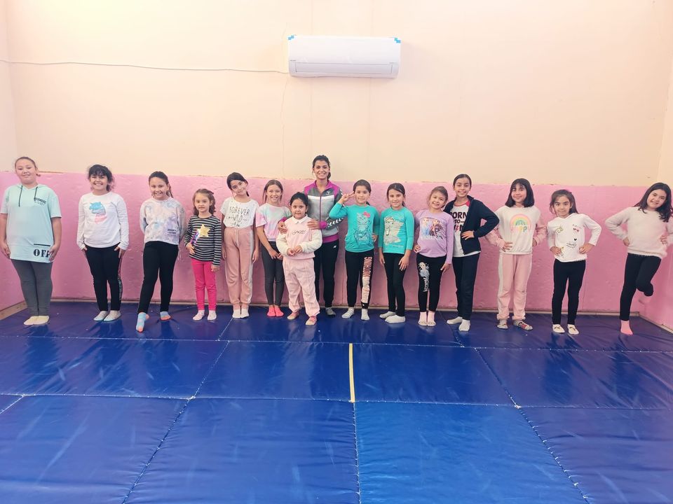 EROLKOCA1's tweet photo. Kumluca Gençlik ve Spor İlçe Müdürlüğü.
GSB Spor okulları cimnastik kursumuz antrenörümüz Ayşe Girginel  eşliğinde eğlenceli bir şekilde devam ediyor.@kasapoglu  @GSB_Antalya @YGrhan https://t.co/Y4TT1KmbXh