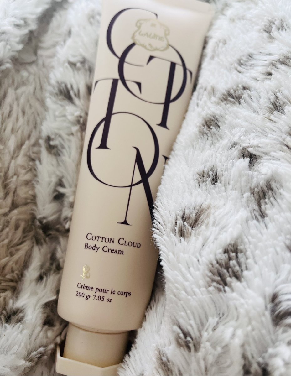 jac_lyl's tweet photo. #ラリン #LALINE
#CottonCloud #BodyCream
Laline Cotton Cloudのボディークリーム!!容器から香りがする!
塗ったら翌日も香りが残っている💎
限定ではなく通常販売してほしい!
エレミ フィグ アンバー カルダモン
サンダルウッド シダーウッド
フィグの香り、いいなぁ😌オススメ💜 https://t.co/dxnVZbDZRS