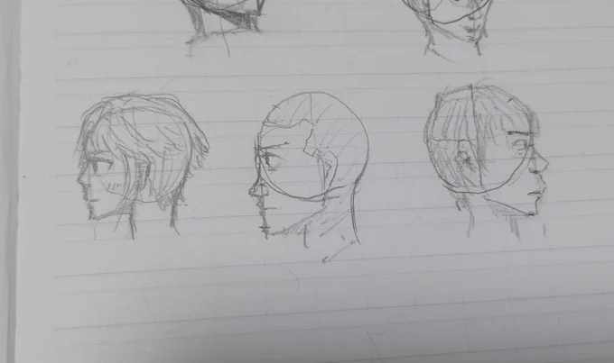 横顔の描き方分からんかったけど勉強したらほ〜んの少しだけ描けるになったかも 