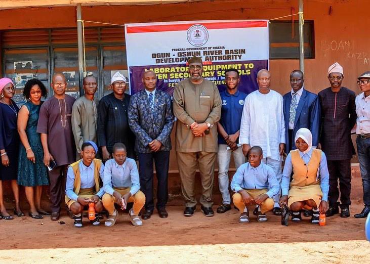 ShinaPeller's tweet photo. This informed our decision to equip these schools with science laboratory equipment. #voiceofthecommonman #LeadGeneration #We2Geda #OneAccord #OnenessAndProgress https://t.co/HqSJ5YwrFF