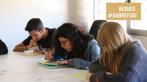 UABBarcelona's tweet photo. Estudiants afectats pel conflicte d'Ucraïna reben suport de la comunitat UAB per seguir els estudis 👉 https://t.co/BXVJQBpuWi

#UAB #mecenatgeUAB #UABRefugi @FAS_UAB https://t.co/IsU3jIapnt