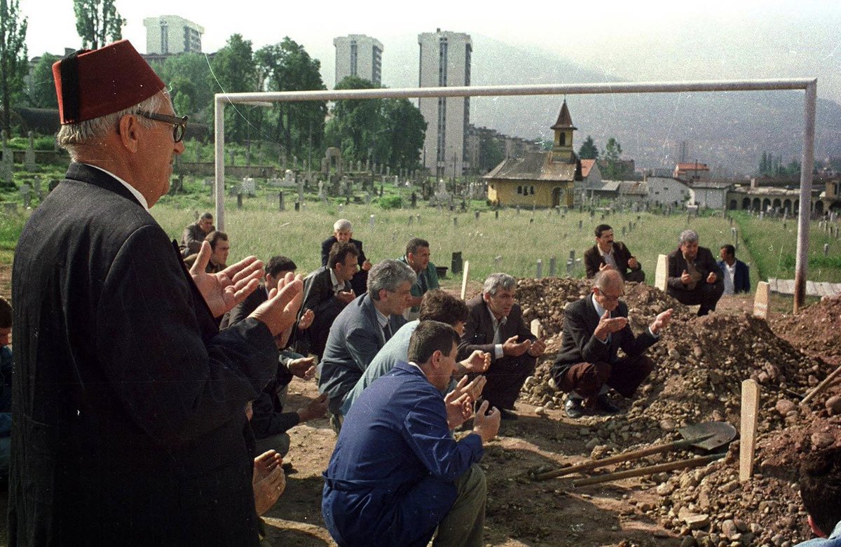 Back in 1992 we so many people were killed that we needed to build Kosevo cemetery on the site of former football practice pitches and at the same time Europe was imposing weapons embargo on us while playing football Euro 1992 hosted by Sweden. #WorldCup2022 Photo©️Rikard Larma