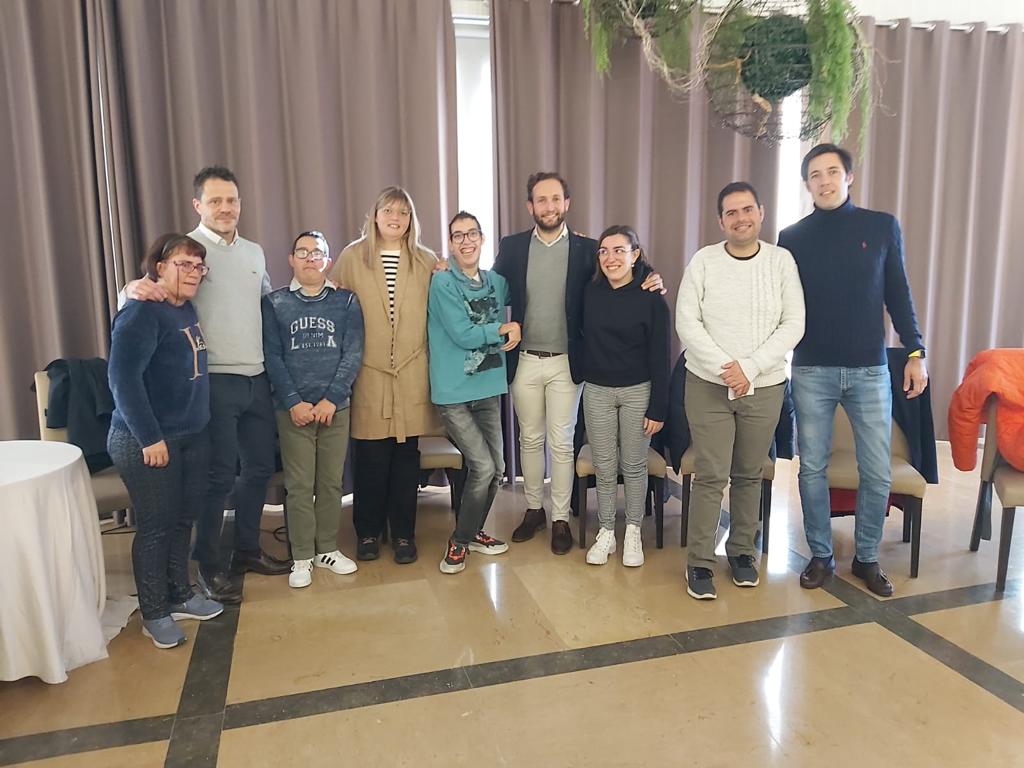 Valentiaorg's tweet photo. Esta mañana hemos tenido un encuentro en el Hotel Más Monzón para celebrar una #jornada sobre el #empleo, organizado por @CadisHuesca, @CEOS_CEPYME  y el @AytoMonzon.

#Valentia #ValentiaFormación #Pimei #formación #ECA  #ServicioImpulsa #inserciónlaboral https://t.co/fZvgLIlXdr