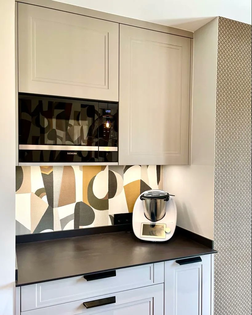 inkococinas's tweet photo. Diferentes acabados, texturas y tonalidades para configurar una cocina de corte tradicional pero con un marcado acento actual.
#inkococinas #INKOCOCINAS #cocinaamedida #cocinaconestilo #cocinapersonalizada #customizatucocina #cocinareal #tucocina #styleandlining #islacocina https://t.co/5jcpuSUPZL