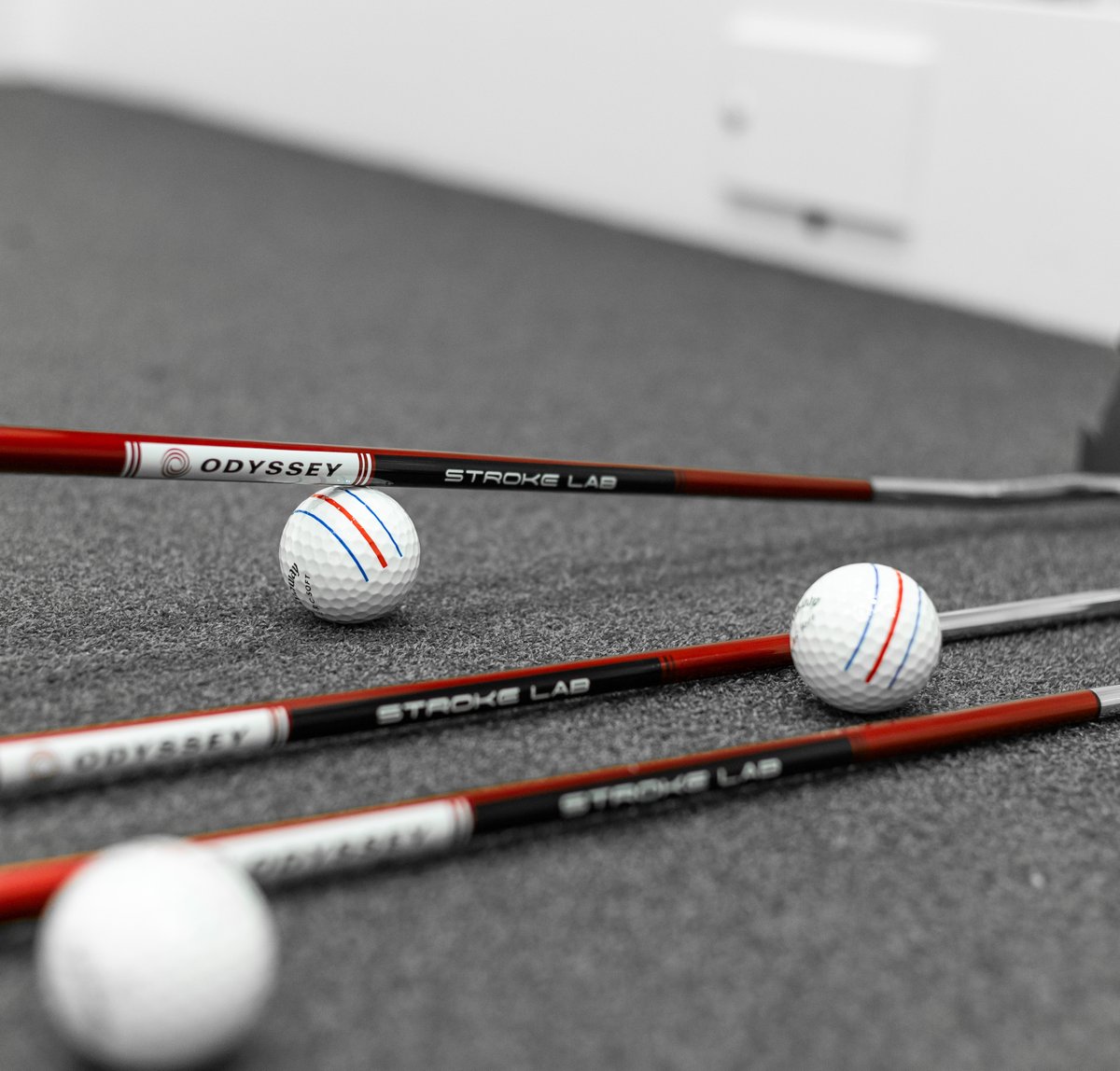OdysseyGolfTour's tweet photo. Play with the same advantage that the Pros enjoy, late on Sunday afternoons. ‼️
Our latest generation of red #StrokeLab shafts are lighter, stiffer and more stable, for even more consistency in your stroke. And your results! 👊
#Odyssey | #1PutterOnTour | #1PutterInGolf https://t.co/HaNYboLWFf