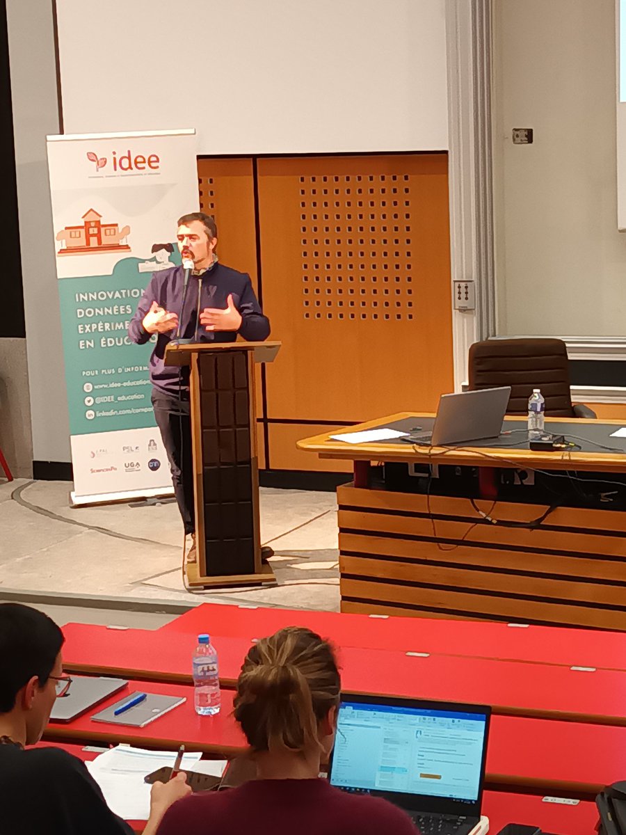 cardiedijon's tweet photo. Jerome Clerc (@ReseauInspe Grenoble) présente Le projet #Pegase et les #EducLabs (salles equipées localisées dans un établissement scolaire destinées aux enseignants de terrain). 5 existent actuellement ; 18 en tout sont prévus sur 3 ans. @IDEE_Education #ProgrammeIDEE https://t.co/KRIWozbHe6