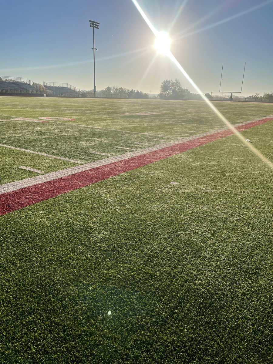 LSDGigem14's tweet photo. Find the light even when you feel like it’s a world full of darkness.   #MondayMotivation #MondayMood https://t.co/9wbAL8zBUA