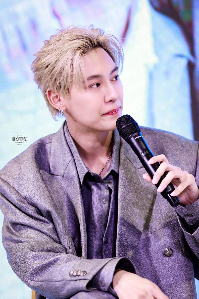 bb0un_official's tweet photo. ลุคไหนก็หล่อ ขนาดลุกขึ้นยืนยังหล่อเลย! 🥺

#DestinyClinicBounPrem https://t.co/ip7bOF09fn
