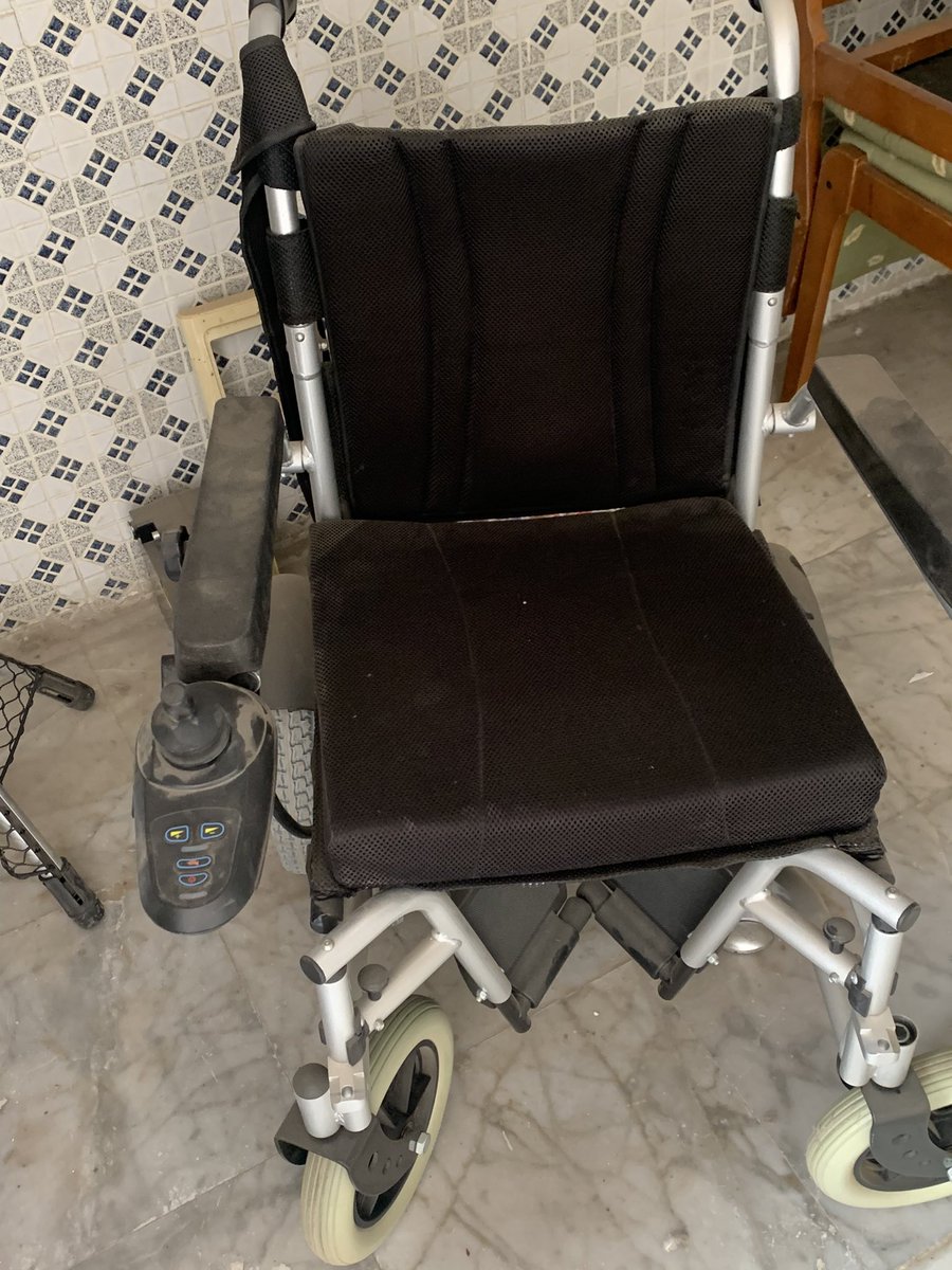 اريد بيع هذا الكرسي هو بالكهرباء 0545422668