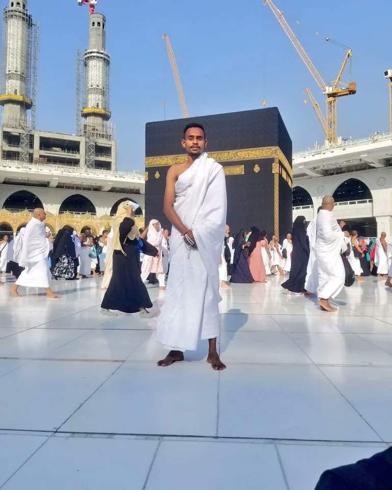 Mustaphaa_'s tweet photo. الحمدلله حمداً كثيراً طيباً مباركاً فيه❤ , الحمد لله رب العالمين الذي جعل لكل شيء قدراً، وجعل لكل قدر أجلاً، وجعل لكل أجل كتاباً🤲❤
الحمدلله الذي جعل الحلم واقعاً 💕 اللهم تقبل منا واعط كل مشتاق شرف زياره بيتك الحرام 🕋🖤 https://t.co/VUdprenNuy